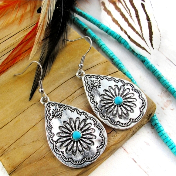 Jewelry - Tear Drop Dangle Earrings NWT NEW Rain Ring Flower Hippie Hobo Western Retro
